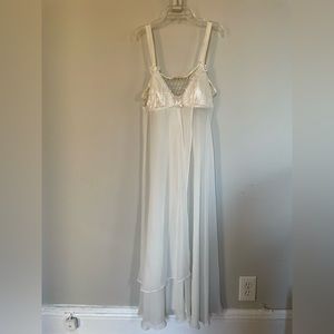 Flora Nikrooz long ivory secret garden night gown size xl extra large flowy